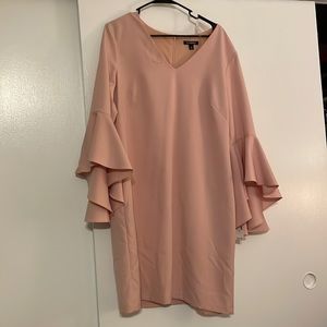 NWT Blush pink body con dress with flowy sleeves